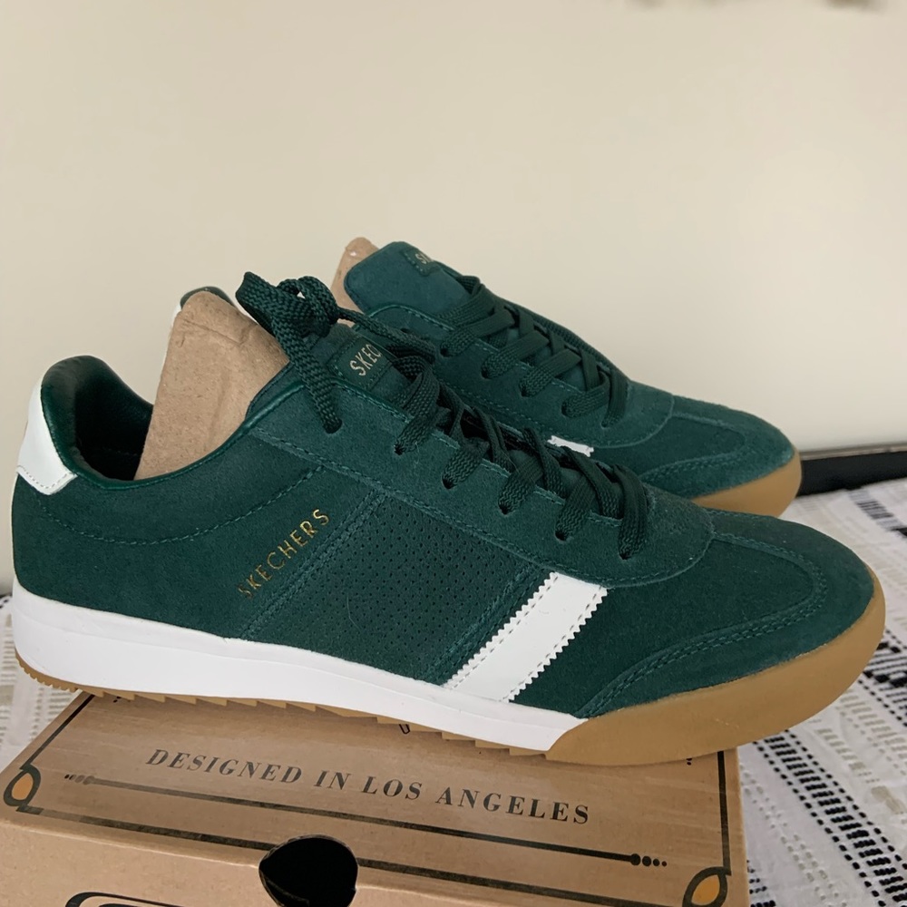 NWT Skechers Heritage memory foam sneakers